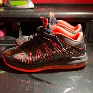 Air Max Lebron 10 Low ‘Black Total Crimson’